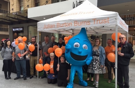 En Anglais: Clarke Energy supports Rundle Mall Julian Burton Burns Education Day